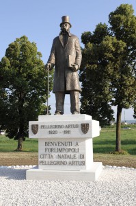 La statua di Pellegrino Artusi all'ingresso di Forlimpopoli